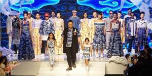 Gaun Mewah Ivan Gunawan Melenggang ke Ajang Miss Universe
