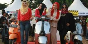 Hijabers! Ini Cara Paling Aman dan Nyaman Naik Motor