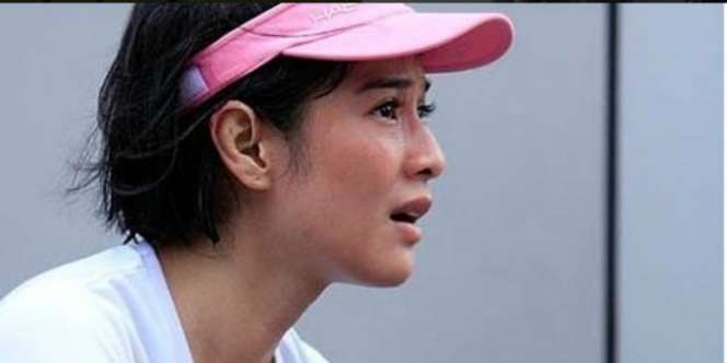 Jaga Penampilan, Ini Item Make Up Dian Sastro Saat Olahraga