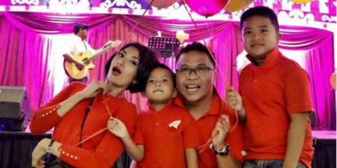 Alhamdulillah, Wajah Sumringah Oon Project Pop Sapa Penggemar