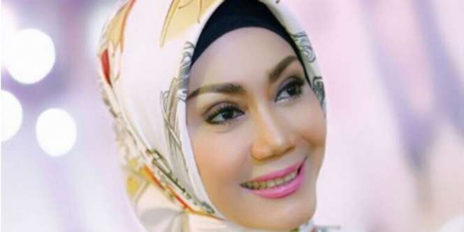 Mengejutkan, Inikah Harga Tas Jinjing Okky Asokawati?