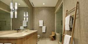 Benarkah Tak Boleh Meninggalkan Pakaian di Dalam Kamar Mandi?