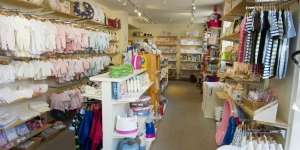 4 Rekomendasi Online Baby Shop Favorit Para Bunda