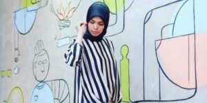 #HOTD: Celana Pleats dengan Blus Hitam Putih Witha Fitra