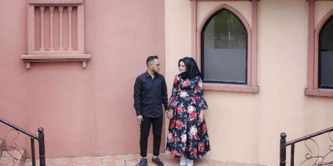 Inspirasi Foto Pre Wedding Islami ala Shella Alaztha