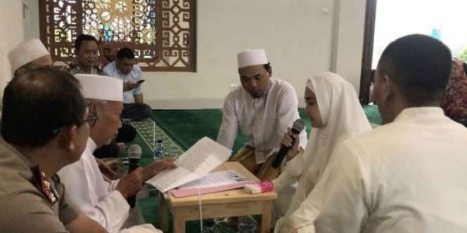 Momen Mengharukan Asisten Olla Ramlan Ucap Syahadat