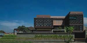 Keren! Rumah dari Botol Bekas Milik Kang Emil