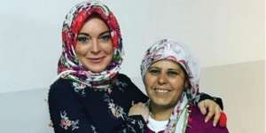 Hapus Foto Instagram Kecuali Kata Salam, Lindsay Lohan Mualaf?