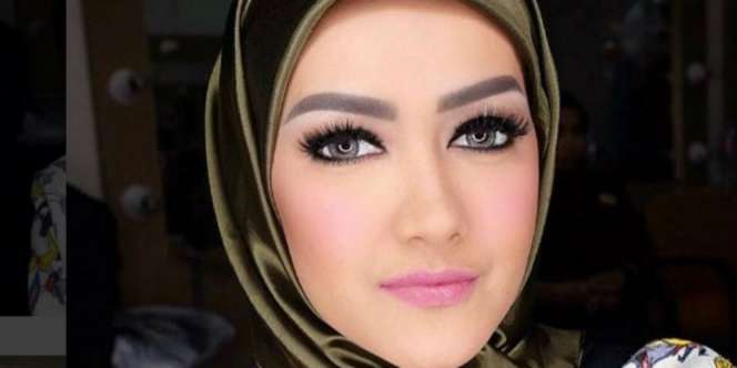 Penampilan Baru Julia Perez Setelah Umrah