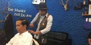 Heboh Video Jokowi Cukur Rambut di Salon Gaul
