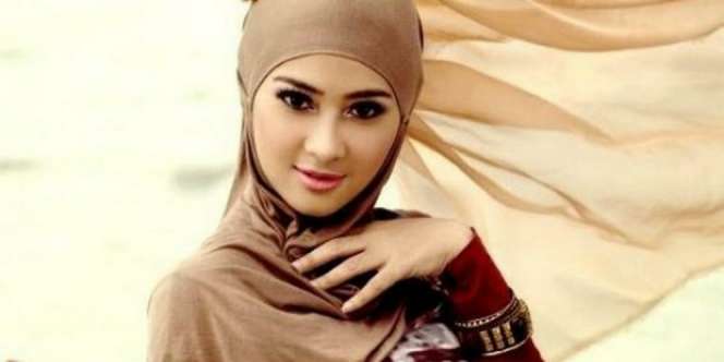 Merias Alis Ala Korea untuk Pemilik Wajah Bulat