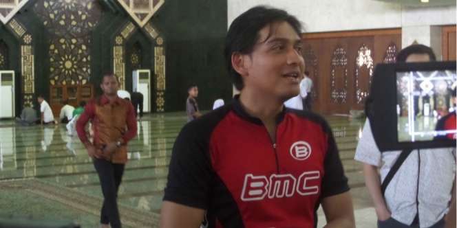 Lucky Hakim Kayuh Sepeda Menuju Lokasi Pernikahan