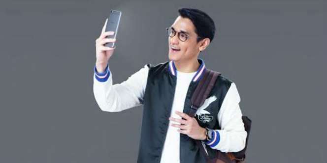 Mesti Dicoba! Tips Selfie Keren Saat Solo Traveling