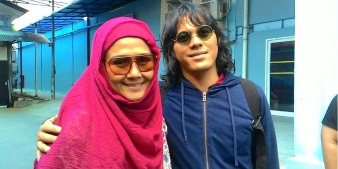 Pulang Umroh, Suami Ria Irawan Ingin Masuk Pesantren