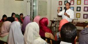 Anies Baswedan Akan Atur Dresscode Pegawai Berhijab