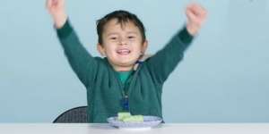 Lucu! Ekspresi Anak-anak Amerika Saat Cicipi Masakan Indonesia