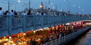 Atas Jembatan Bawah Restoran, Inilah Uniknya Galata