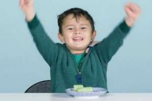Lucu! Ekspresi Anak Amerika Cicipi Masakan Indonesia