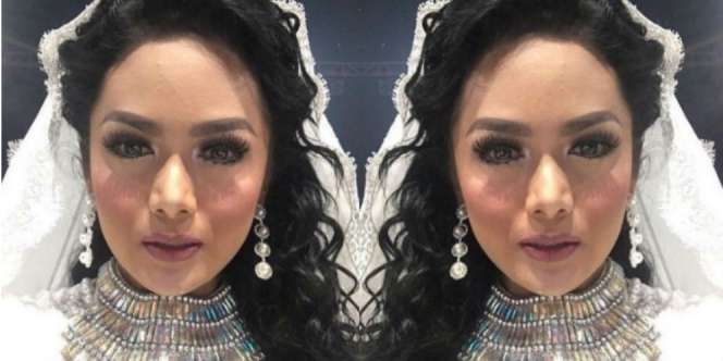 Heboh Busana Transparan Krisdayanti