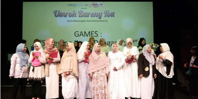Momen Seru Para Finalis 'Umroh Bareng Ibu' Ikut Merias Wajah