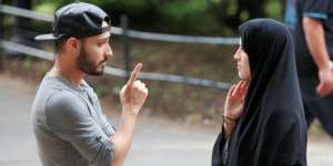 Inilah Batasan Bergaul dengan Lawan Jenis yang Sudah Menikah