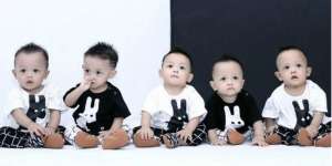 Serunya Ulang Tahun Pertama Bayi Kembar 5 AIUEO 