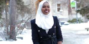 #HOTD: Blazer, Gaya Formal Andalan Yasmin Hussein