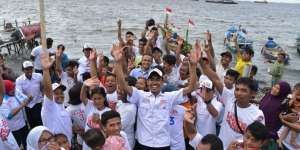Anies Janji Hentikan Pencemaran Teluk Jakarta