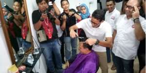 Cerita Anies-Sandi dan 100 Tukang Cukur Rambut