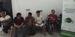 Masya Allah, Kembali Berjemaah di Masjid Usai Dapat Kaki Palsu