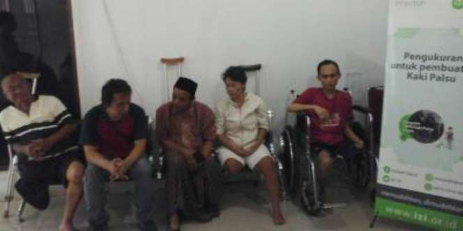 Masya Allah, Kembali Berjemaah di Masjid Usai Dapat Kaki Palsu