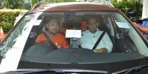 Cagub Anies `Nebeng` Mobil Selebritis, Ronald: Orangnya Asyik