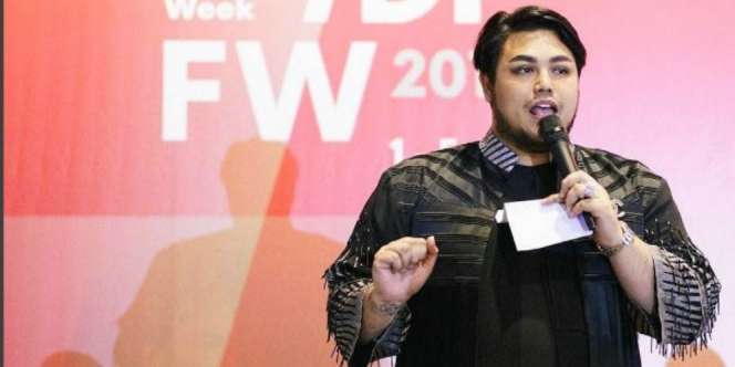 Uniknya Baju Ivan Gunawan yang Curi Perhatian