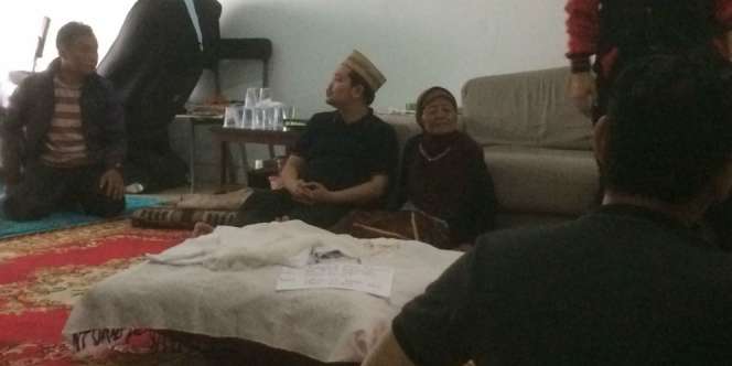 Mengharukan! Momen Anak Indra Bekti Lihat Wajah Sang Adik