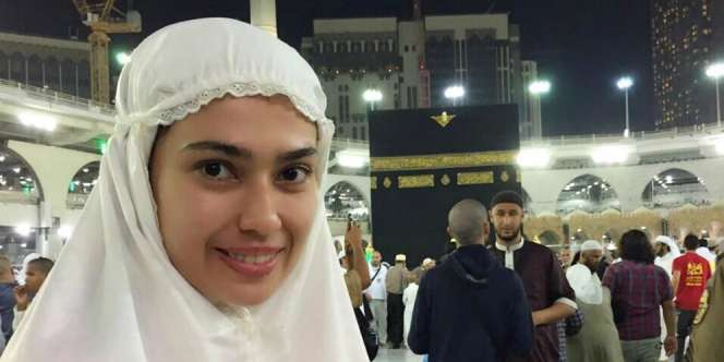 Subhanallah Cantiknya Catherine Wilson Saat Ibadah Umrah