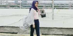 #HOTD: Indah Yulianti Akali Gaya Busana Biar `Lebih Tinggi`