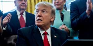 Larangan Muslim Masuk AS Ditangguhkan, Trump Ngambek