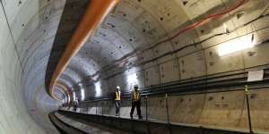 Begini Ketatnya Jokowi Pantau Megaproyek MRT & Kereta Cepat