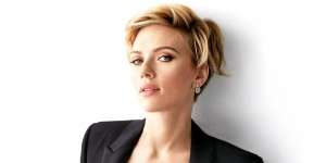 Cerita Kocak Scarlett Johannson Kehilangan Pompa ASI