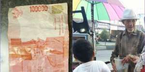 Bikin Nangis, Si Kakek Penjual Donat Tertipu Uang Mainan