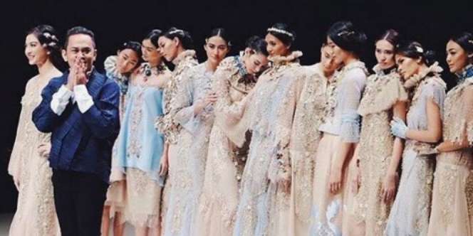 Malik Moestaram Hadirkan Squinned Dress yang Memukau