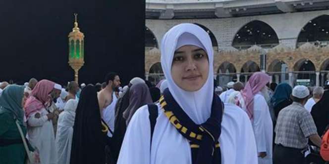 Tampil Berhijab, Fairuz A Rafiq Panen Pujian