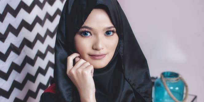 Variasi Warna Lipstik untuk Pemilik Bibir Berwarna Gelap