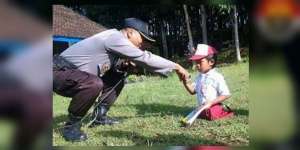 Semangat Bocah Tak Berkaki, Sekolah Demi Jadi Polisi