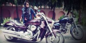 Kecantikan Biker Hijab Ini Buat Sensasi