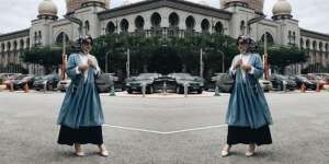 Shea Rasol: Kardigan Panjang Dipadu Rok, Cocok?