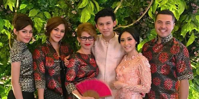 Selamat! Rinni 'Idol' Resmi Dilamar Jevin Julian