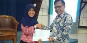 Putri Tukang Becak Lulus ITB dengan IPK Sempurna
