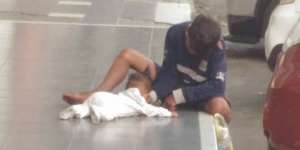 Adik Nangis Kelaparan, Sang Kakak Beri Jempol untuk Dihisap
