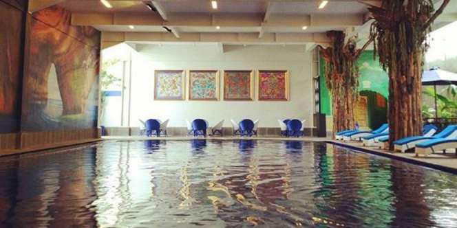 Uniknya Kolam Pemandian Air Panas Khusus Hijaber di Bandung